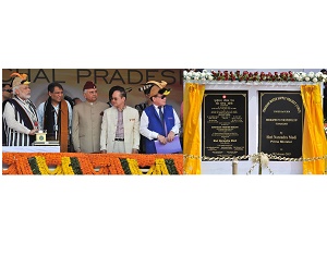 The Prime Minister, Shri Narendra Modi unveiling the plaque to dedicate Itanagar Water Supply Project and Harmuti-Naharlagun Rail Line to the Nation, at Itanagar, in Arunachal Pradesh on February 20, 2015